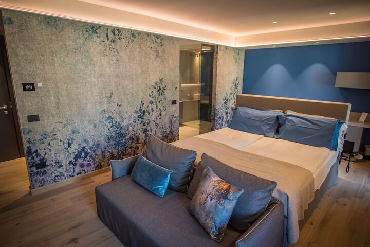Room 5 of 52