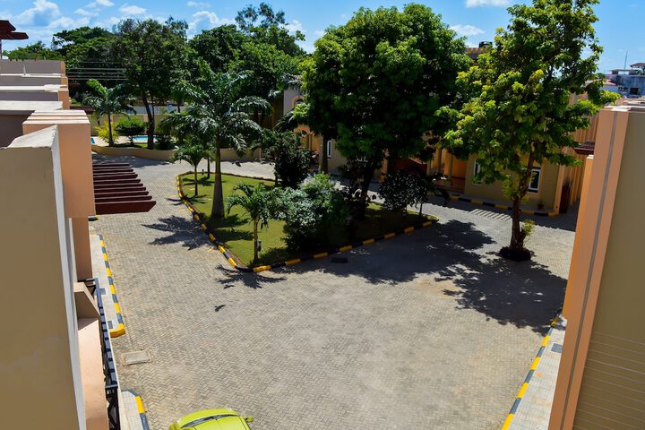 Property Grounds 33 of 39