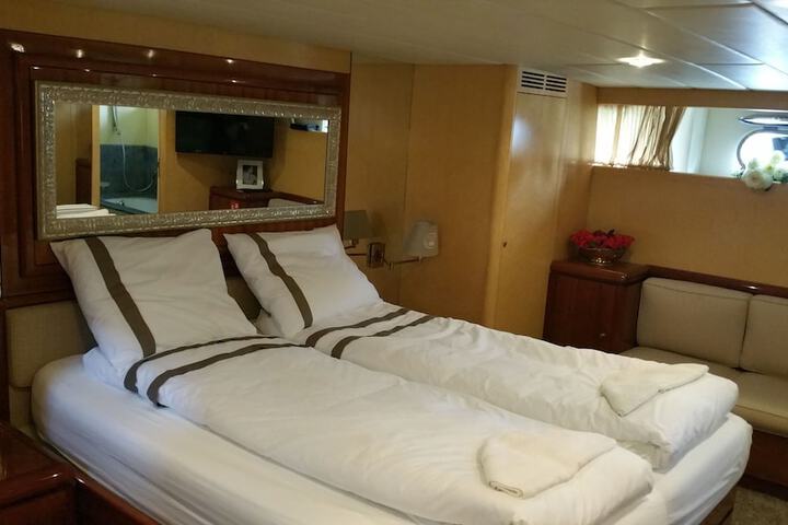 Room 7 of 37