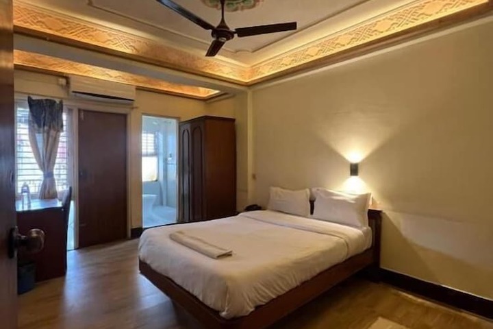 Room 3 of 10