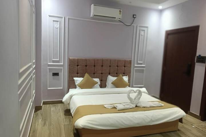 Room 3 of 8