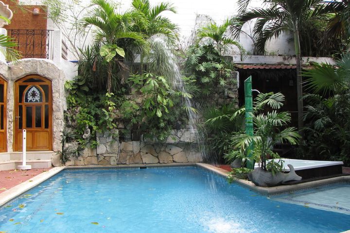 Pool 41 of 85