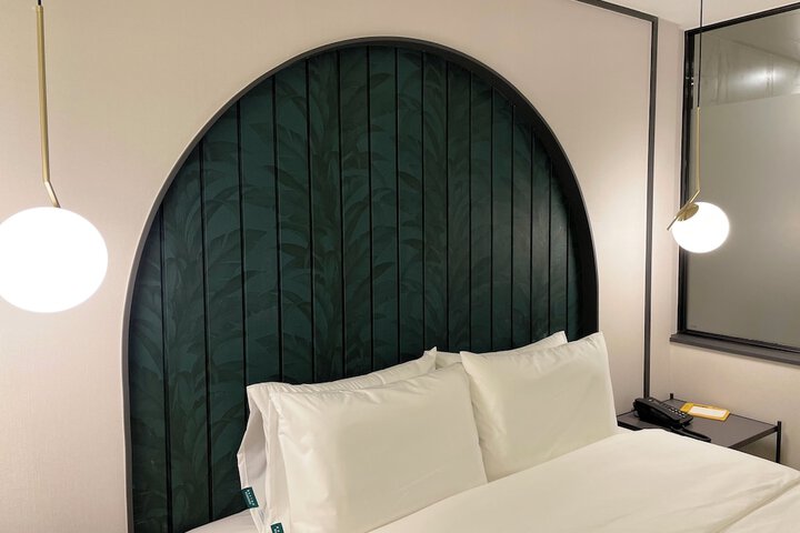 Room 15 of 60