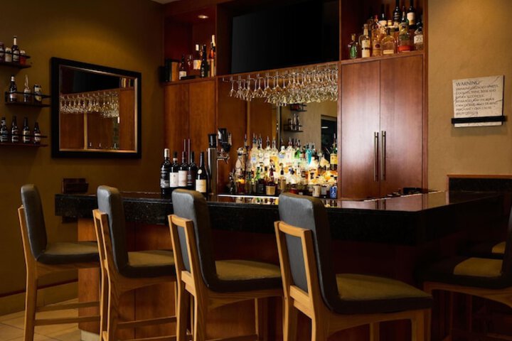 Lounge 42 of 52