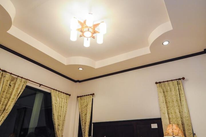 Room 11 of 30