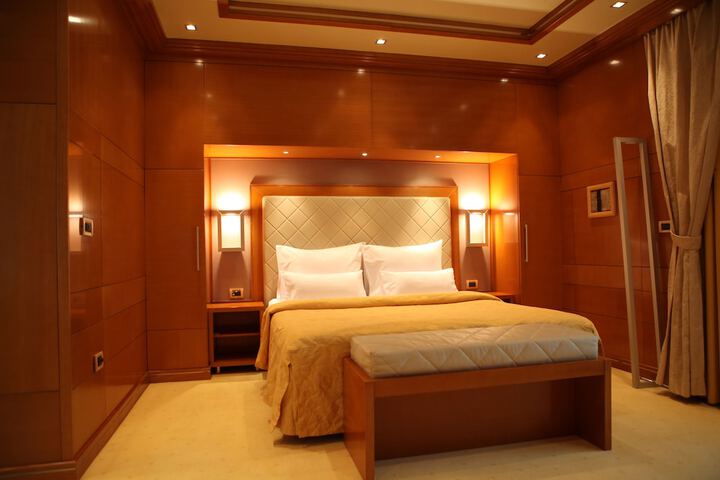 Room 32 of 62