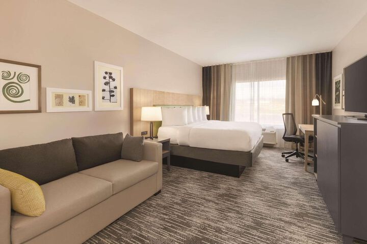 Suite King Bed Accessible (9 of 9)