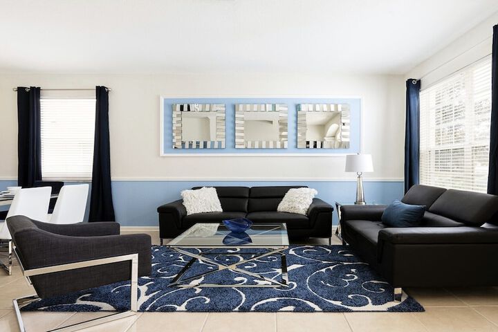 Room 325 of 710