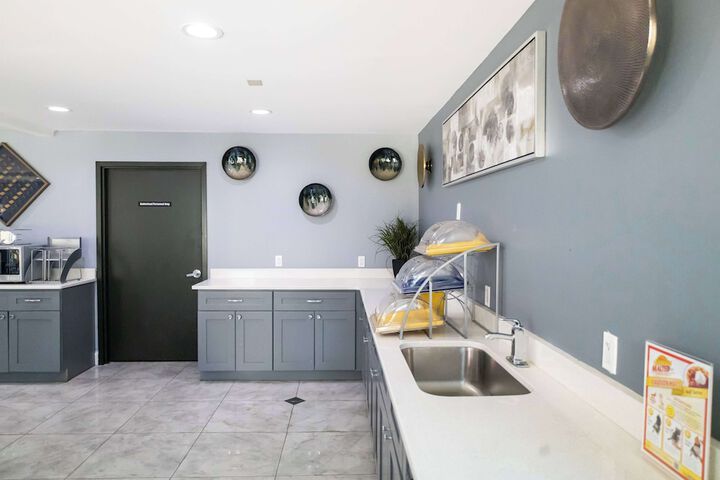 Breakfast/Coffee Service 40 of 51