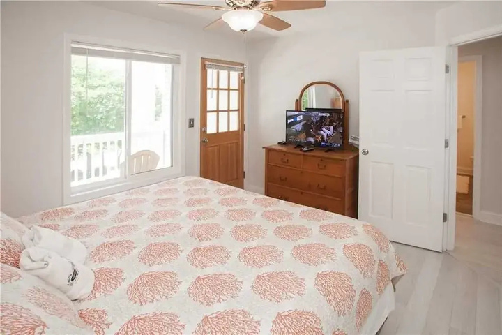 Room 4 of 18