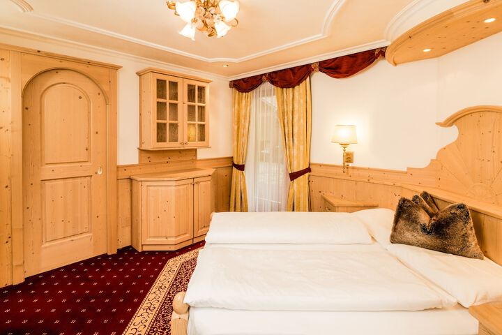 Room 13 of 93