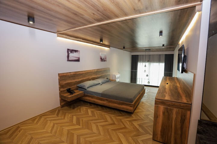 Room 9 of 45