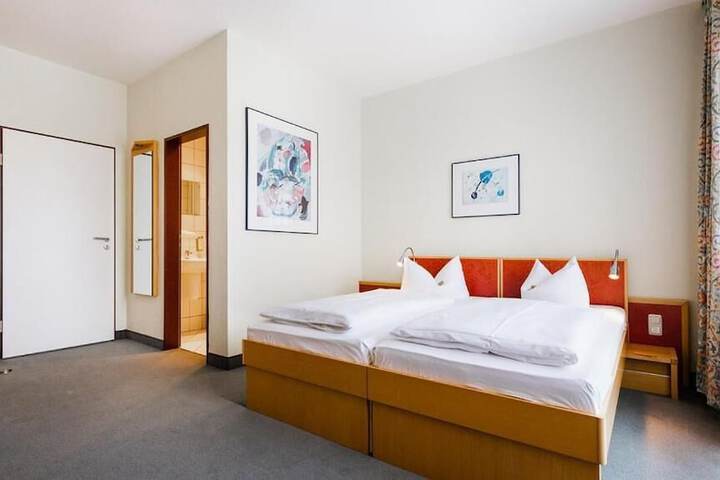 Room 16 of 42
