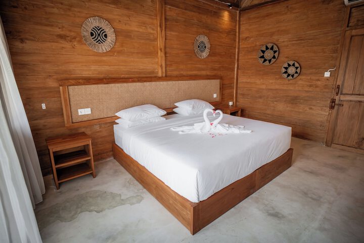 Room 5 of 32