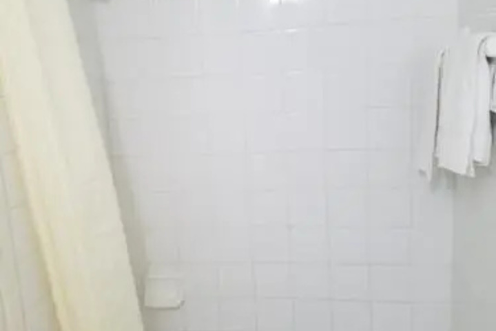 Room 8 of 11