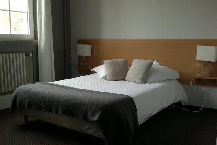 Room 11 of 49