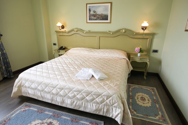 Room 15 of 52