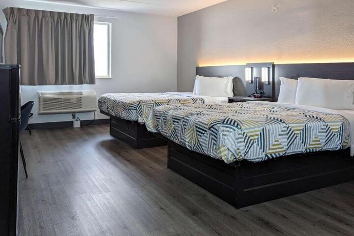 2 Queen Beds