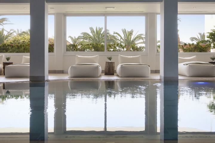Hotel Pool