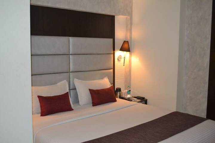 Room 7 of 65