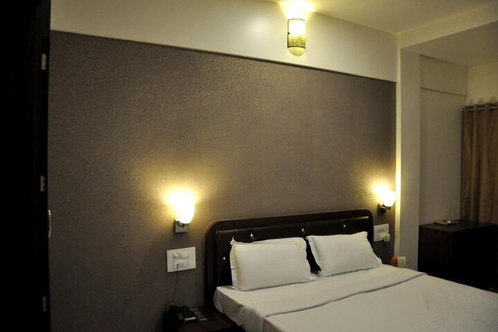 Room 12 of 39