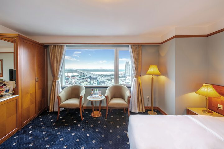 Room 46 of 119