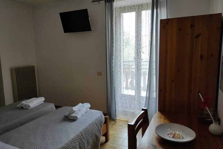 Room 3 of 67