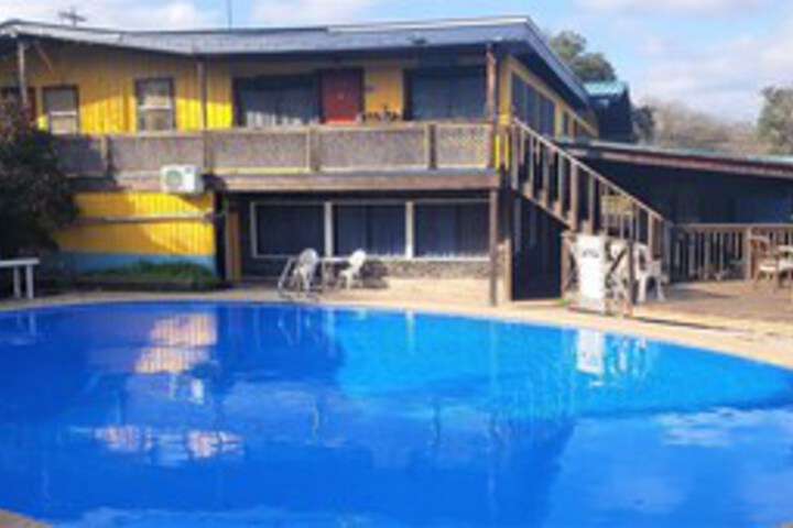 Pool 11 of 38
