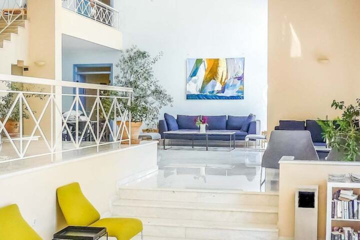 Entrance & Lobby