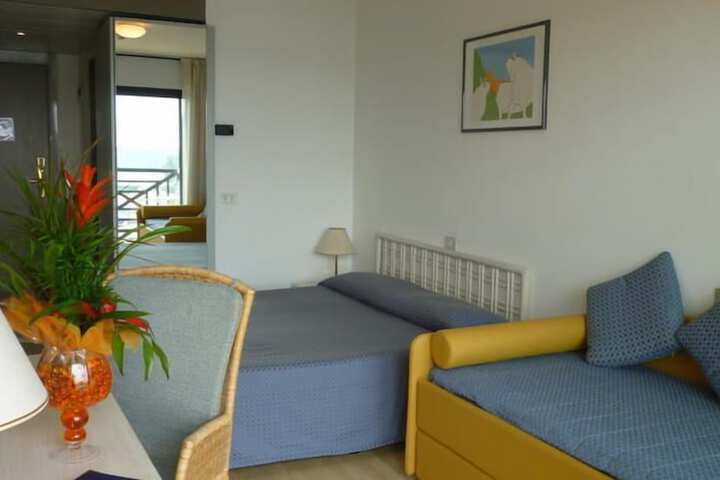 Room 8 of 37