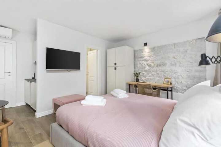 Room 7 of 30