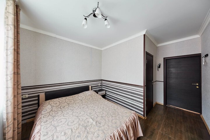 Room 3 of 25
