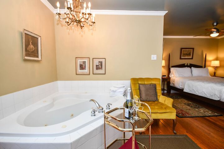 Indoor spa tub
