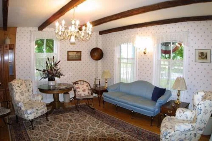Room 2 of 5