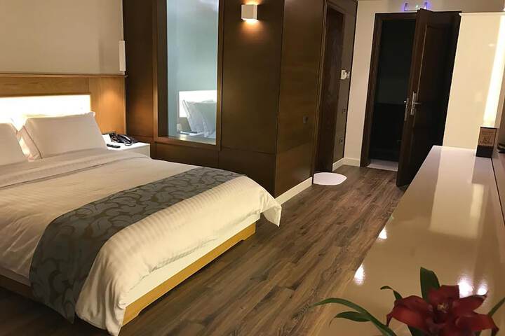 Room 15 of 97