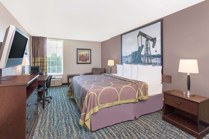 1 King Bed (2 of 10)