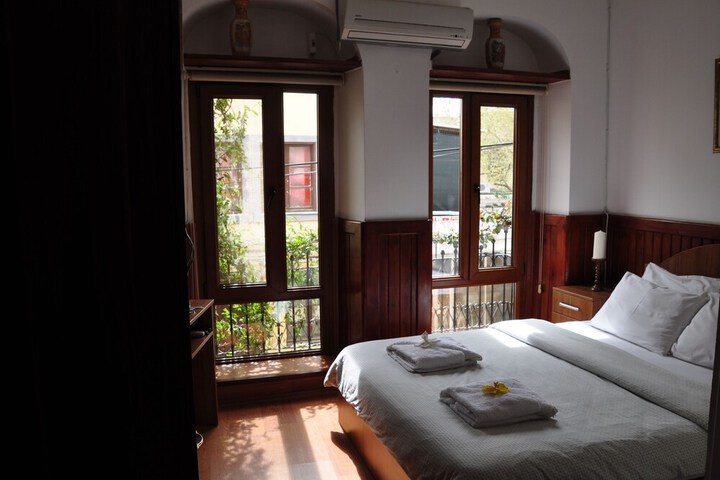 Room 6 of 24