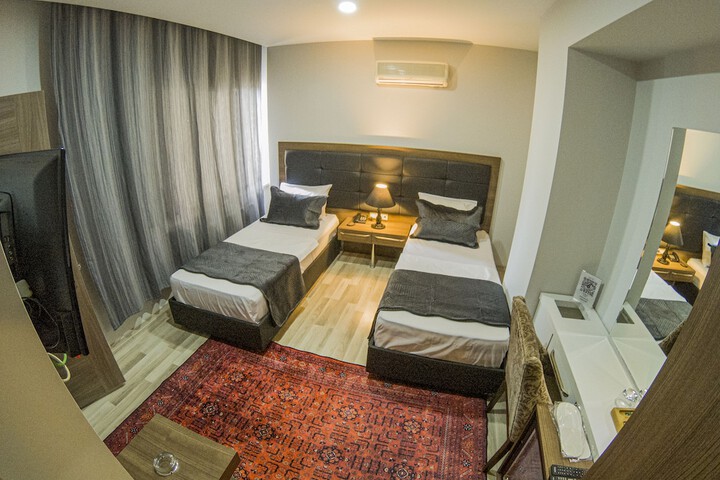 Room 9 of 11