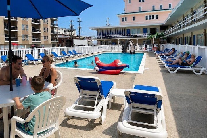 Pool 25 of 52