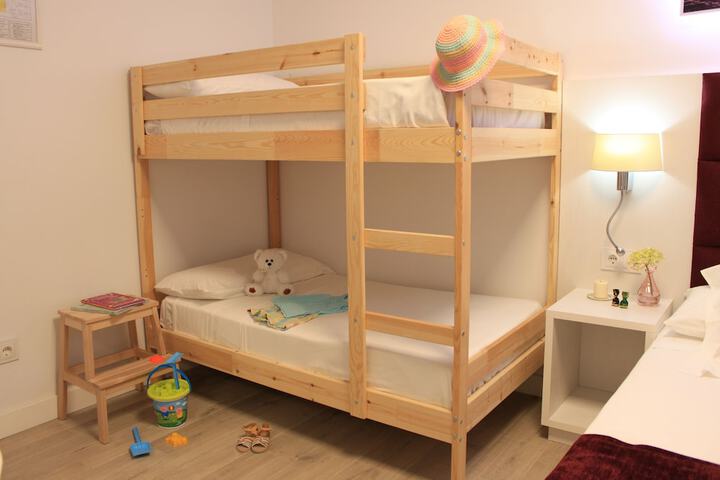 Room 26 of 77