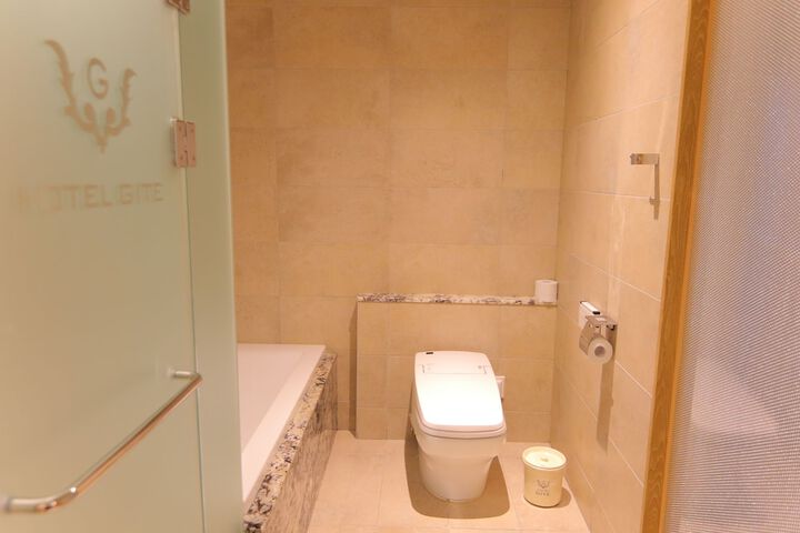 Room 157 of 190