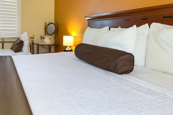 Room 4 of 65