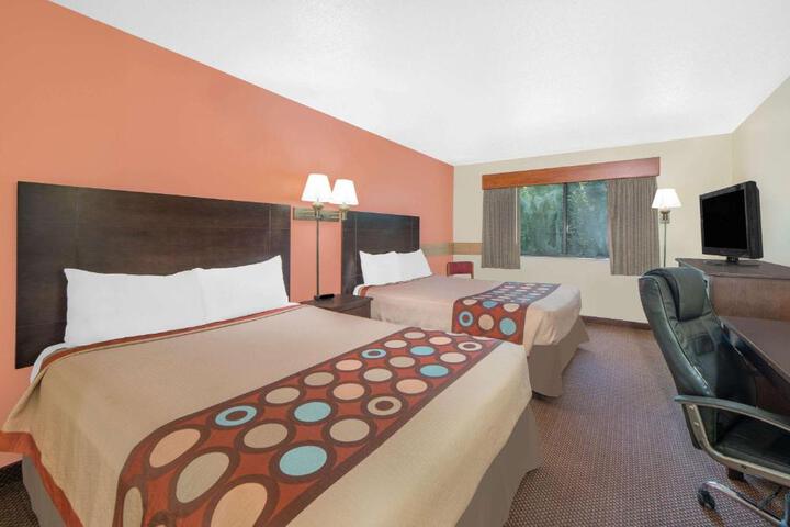 1 Queen Bed (2 of 12)