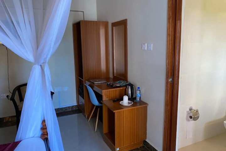 Room 14 of 80