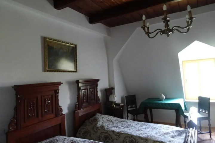 Room 5 of 28