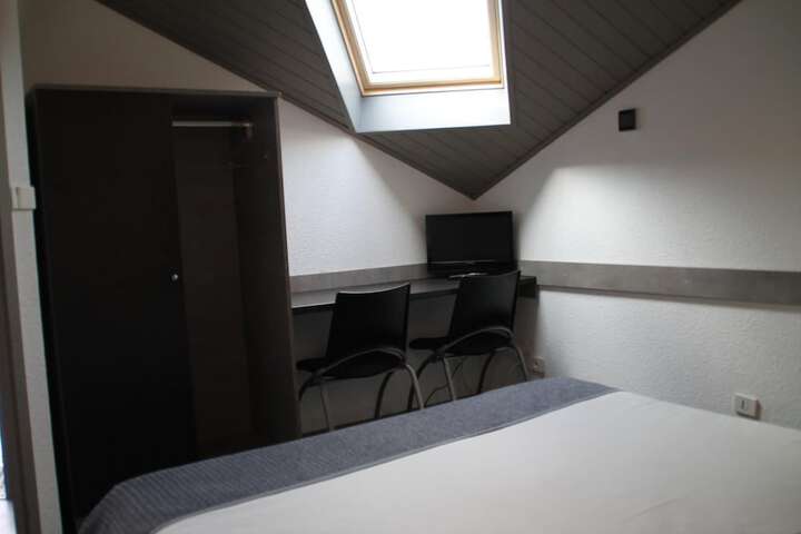 Room 4 of 25