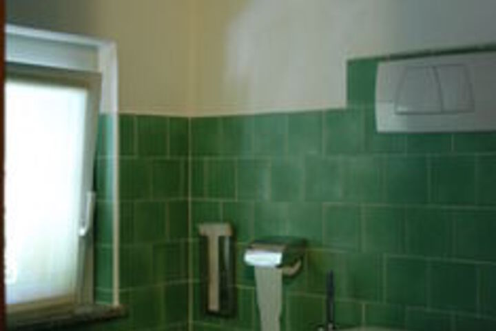 Room 6 of 30