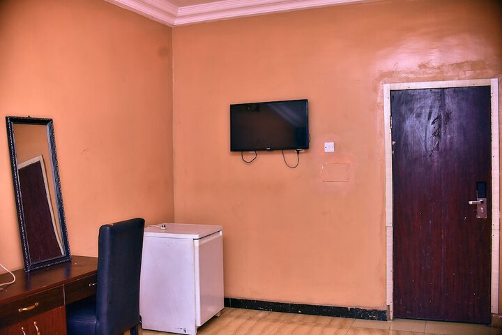 Room 17 of 34