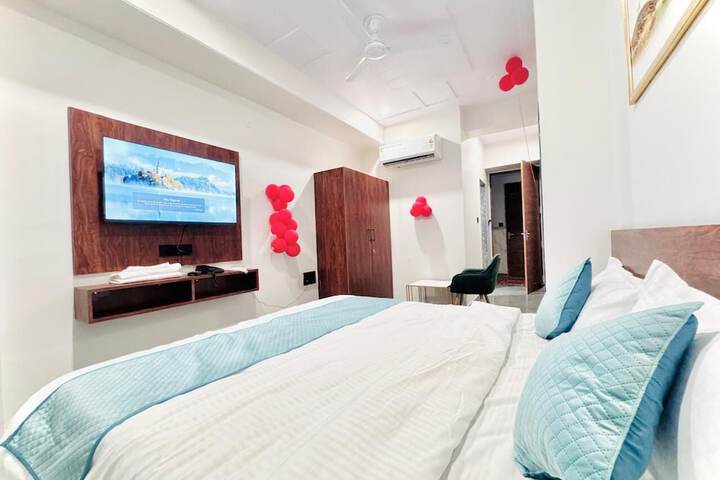 Room 7 of 33