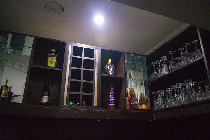 Lounge 54 of 57